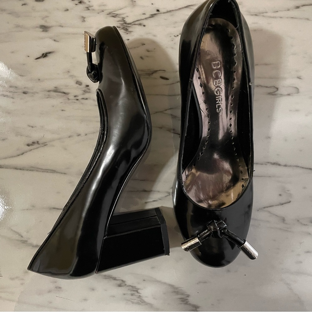 BCBG pumps